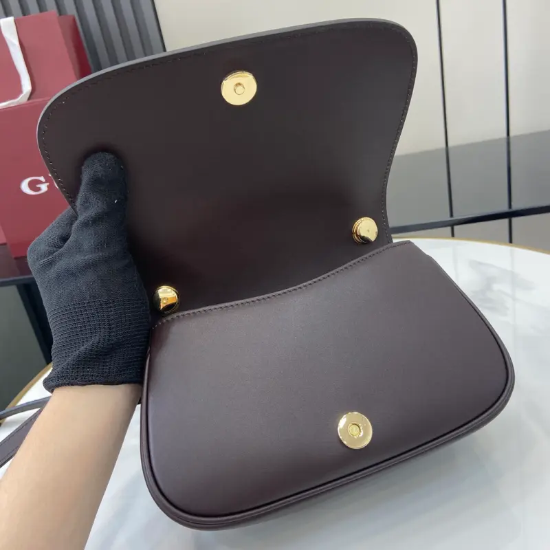 815700 CM 4 High-Quality Bags - Image 7