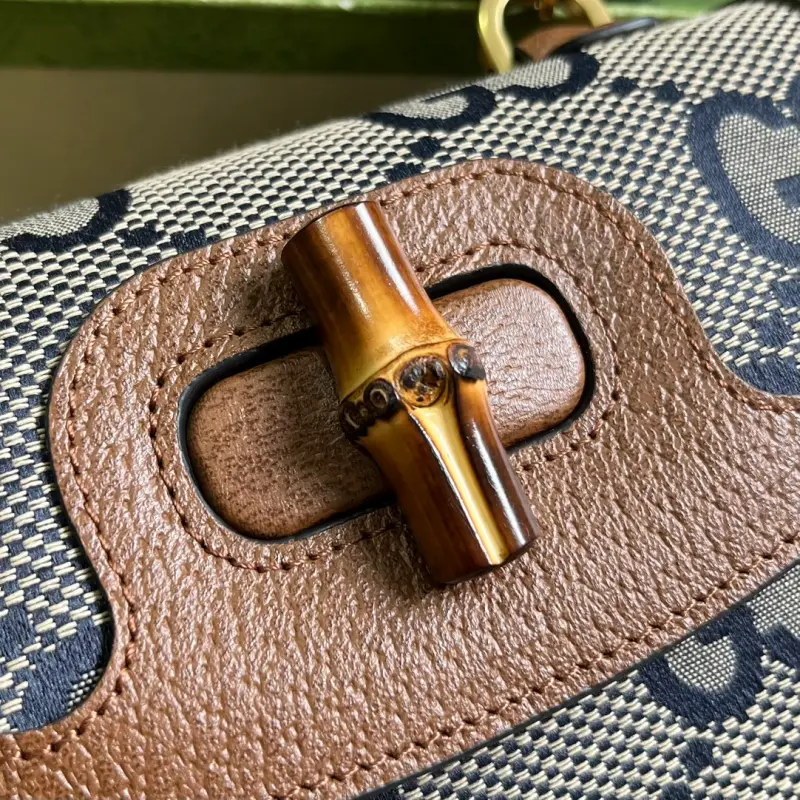 675797 CM 19 High-Quality Bags - Image 5