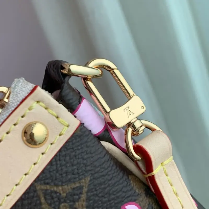 M13666 13x4x22cm High Quality Bags - Image 5