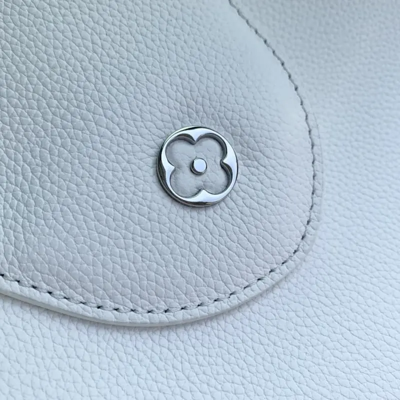 M24666 White 33x19x9cm High Quality Bags - Image 5