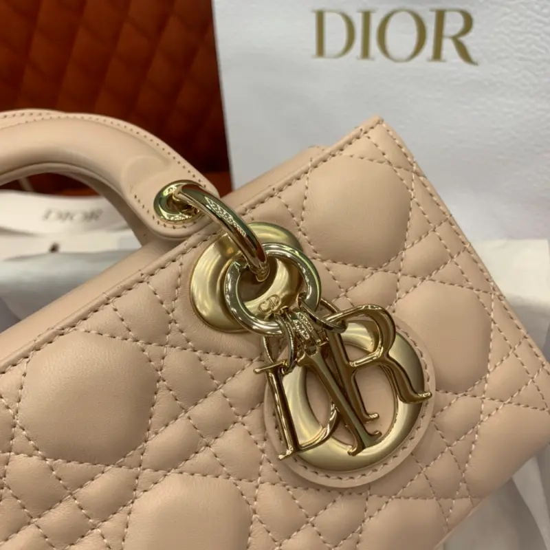 ML24 7 High Quality Bags - Image 5