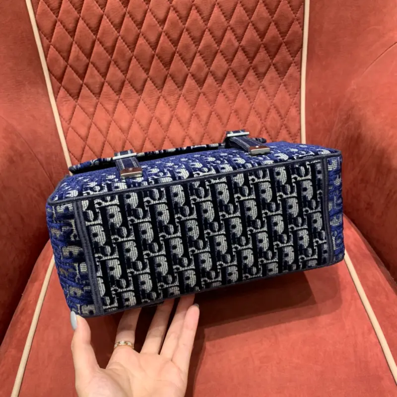 ML193 3 High Quality Bags - Image 5