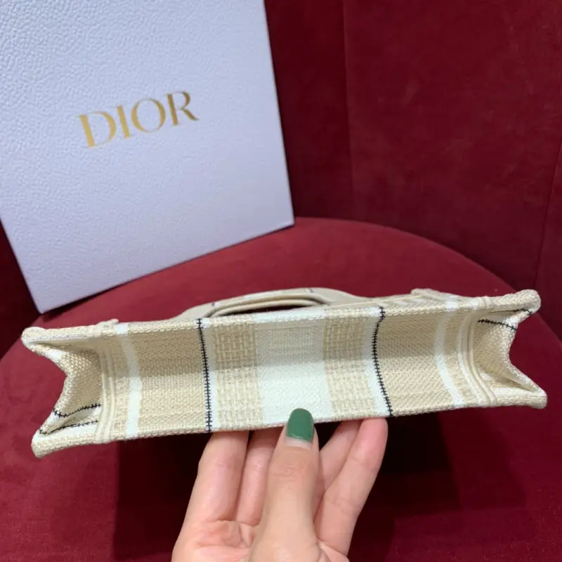 ML8 3 High Quality Bags - Image 5