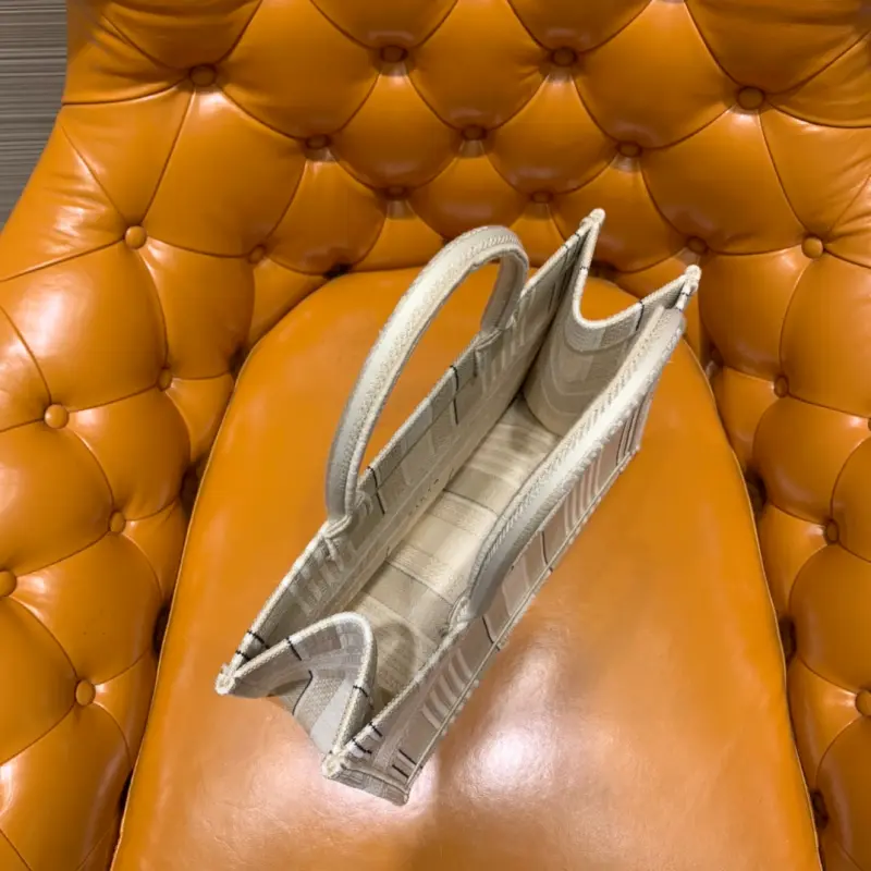 ML3 2 High Quality Bags - Image 5