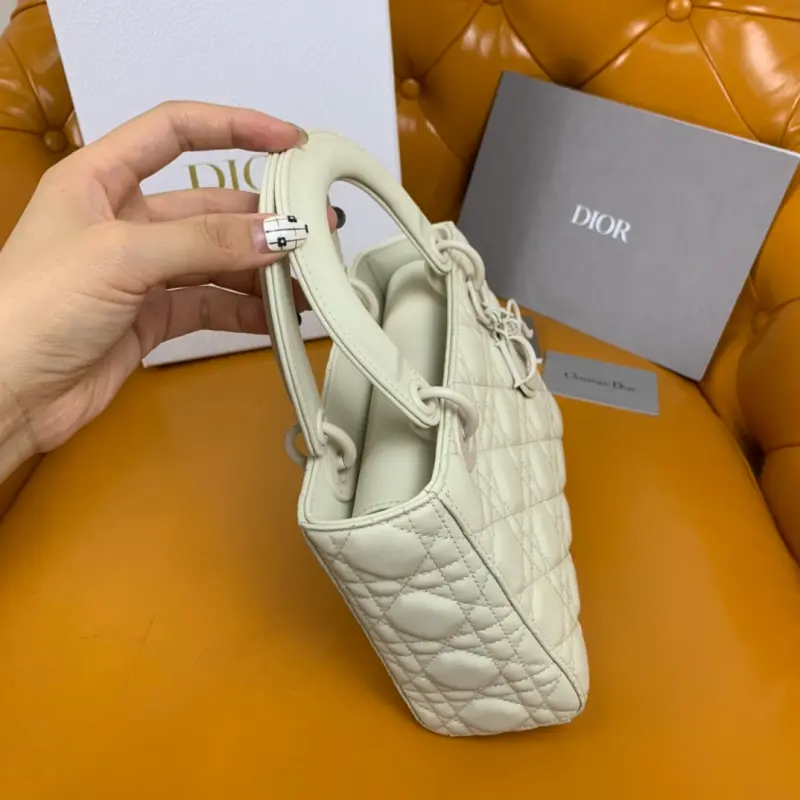 ML183 4 High Quality Bags - Image 4