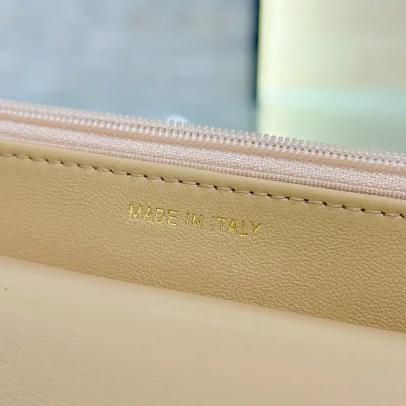 19Week CM 5 High Quality Bags - Image 9