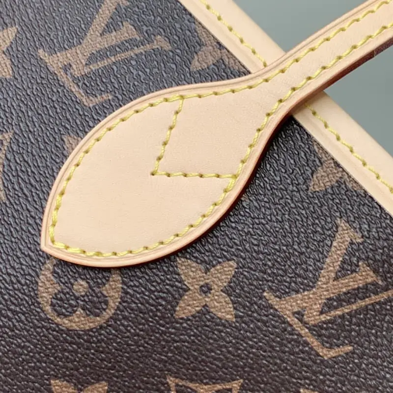 M13271 31x28x14cm High Quality Bags - Image 5