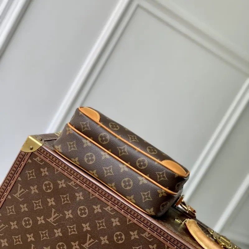 M14016 17.5x11x25cm High Quality Bags - Image 4