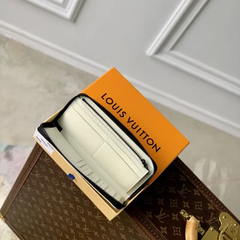 M62295 Elegant White 10x20x2cm High Quality Bags - Image 3