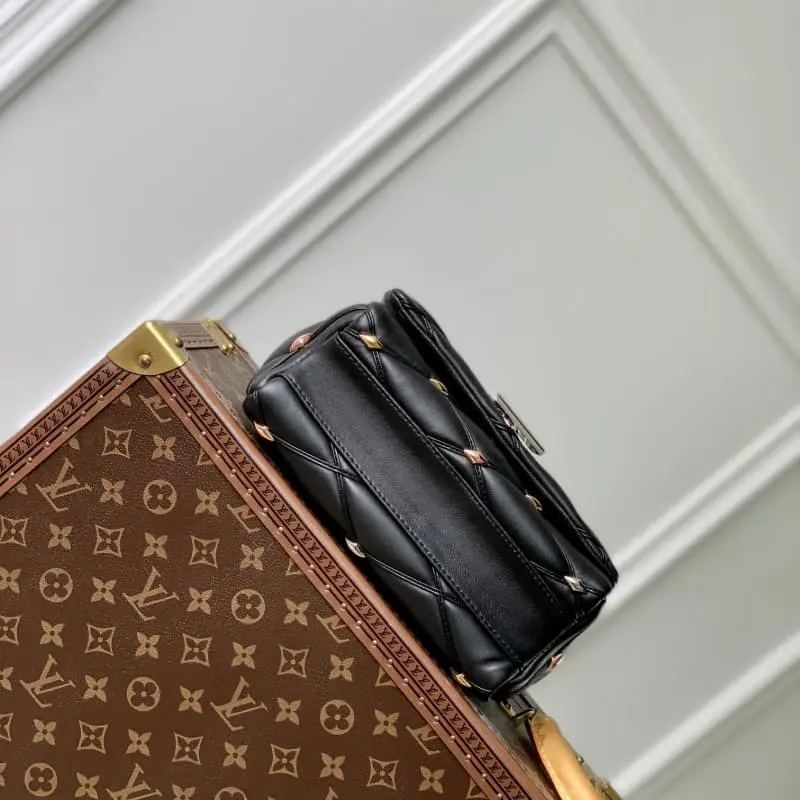 M24151 Black 23x16x10cm High Quality Bags - Image 4