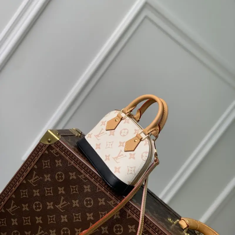 M82717 18x12x8cm High Quality Bags - Image 3