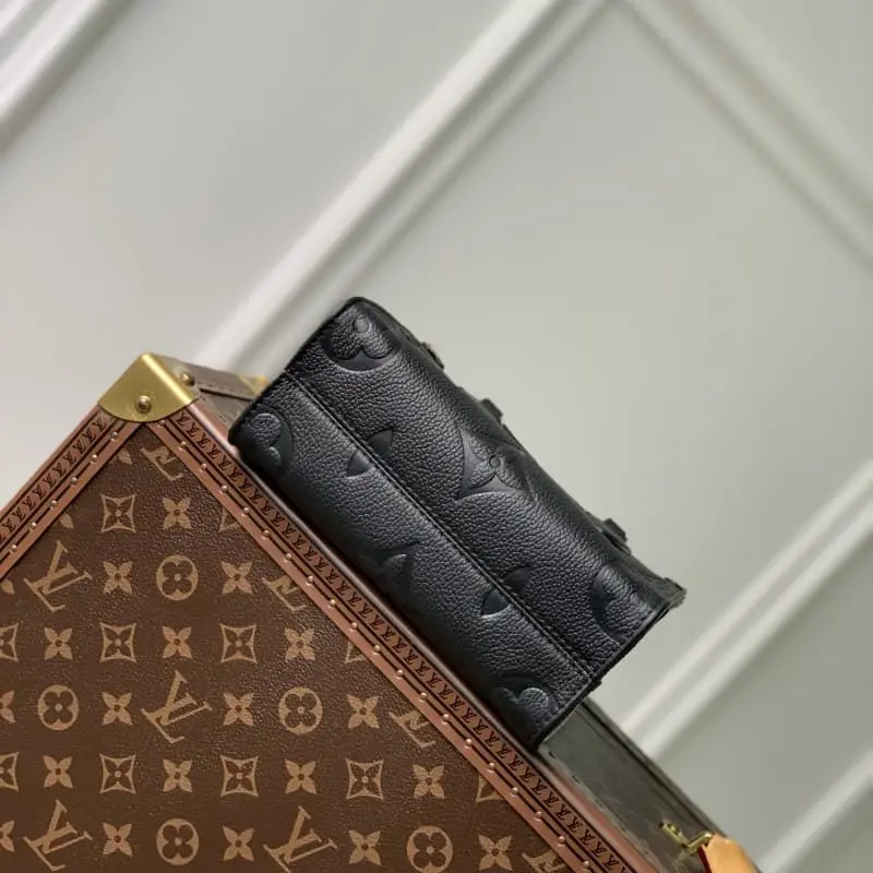 M46993 18x15x8.5cm High Quality Bags - Image 4