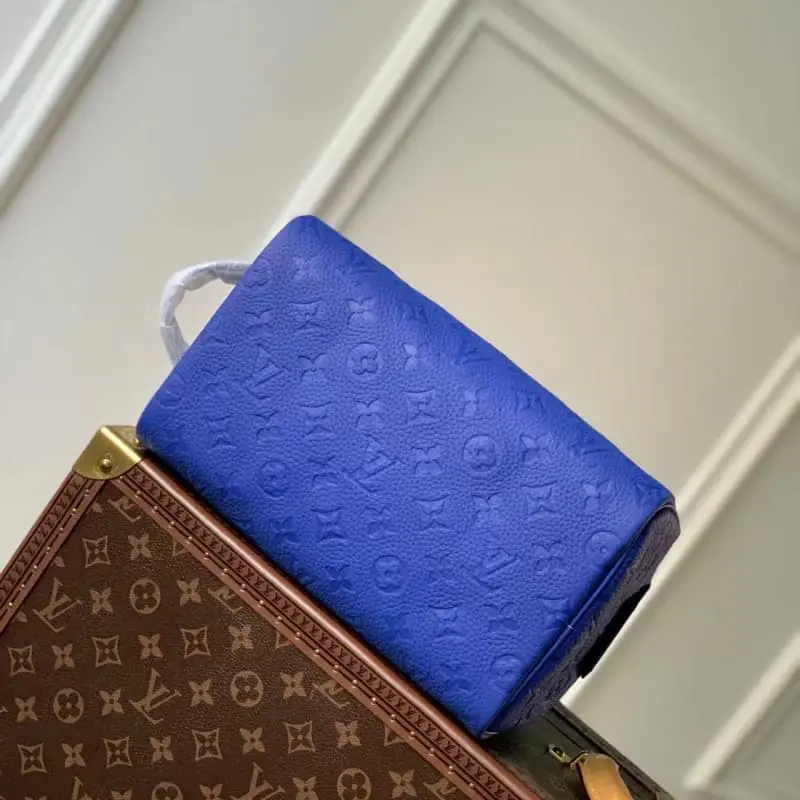 M82576 Leather S4 28x15x16.5cm High Quality Bags - Image 4