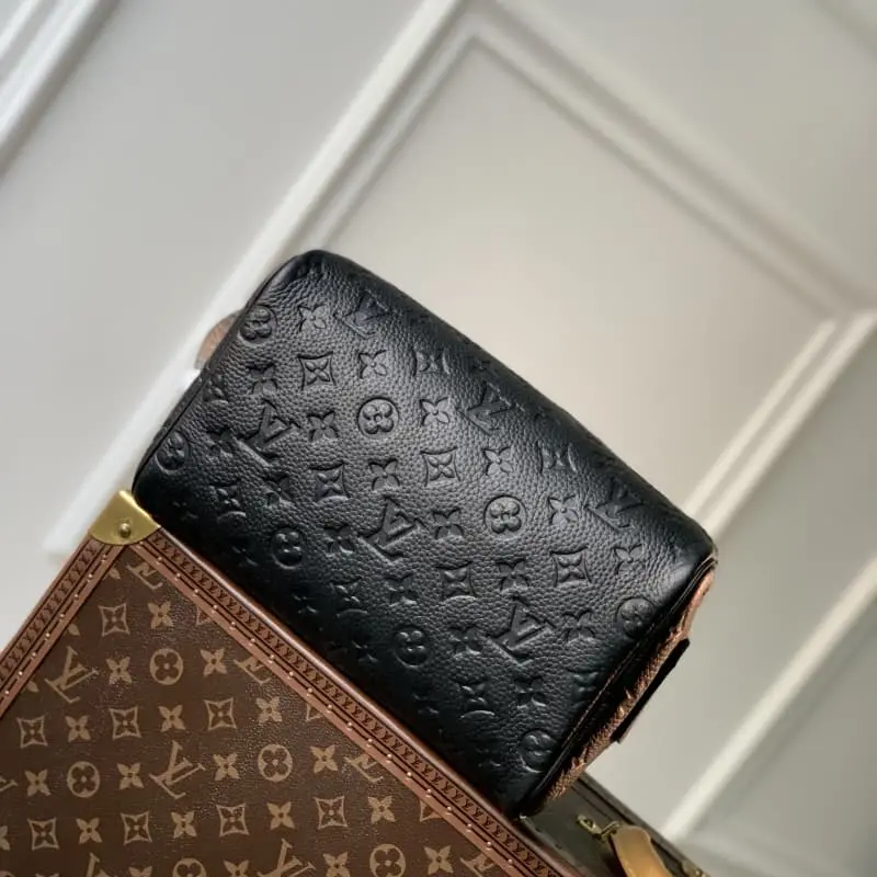 M82576 Leather S5 28x15x16.5cm High Quality Bags - Image 4