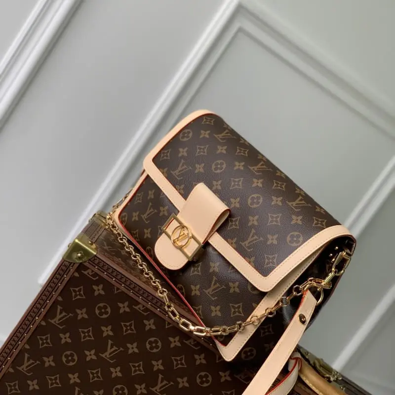 M47149 28x20x11cm High Quality Bags - Image 2