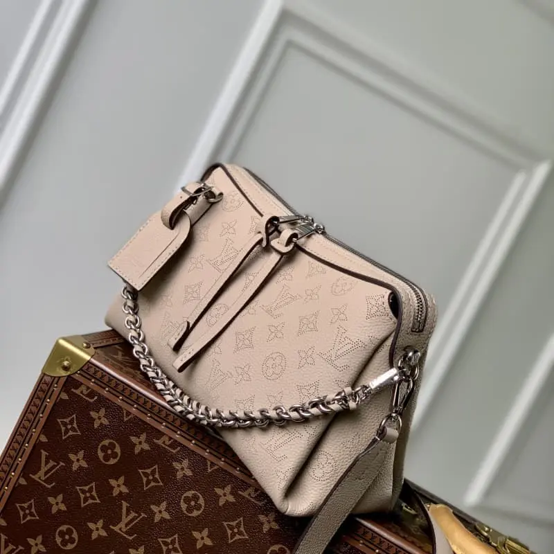 M24255 S1 29x18x13cm High Quality Bags - Image 4