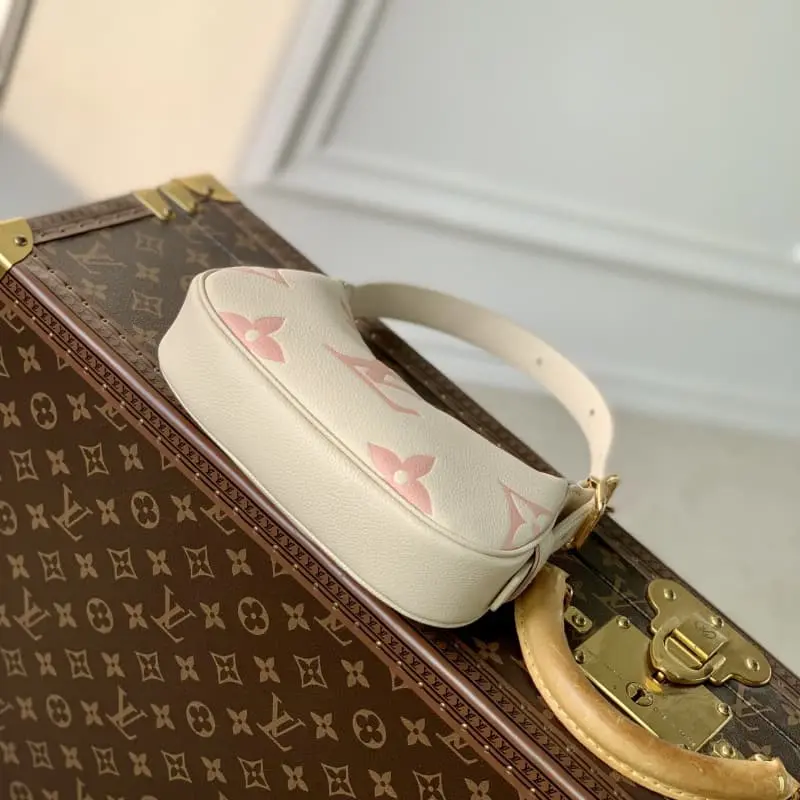 M82391 White silk screen 20.5x11x5cm High Quality Bags - Image 4