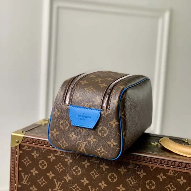 M47528 S2 28x16x13cm High Quality Bags - Image 4