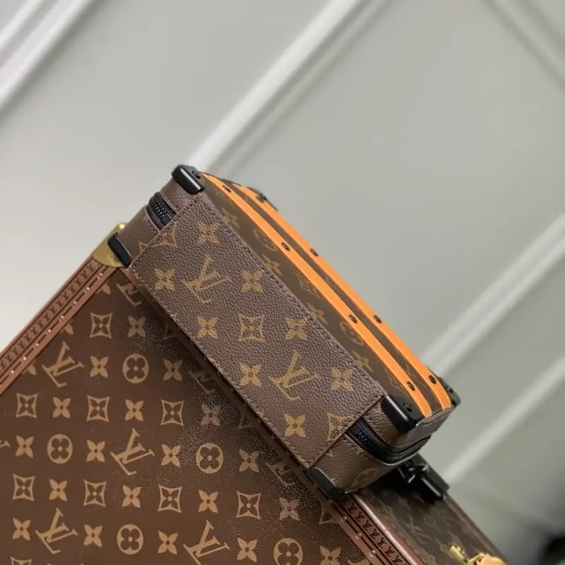 M46689 21.5x15x7cm High Quality Bags - Image 4