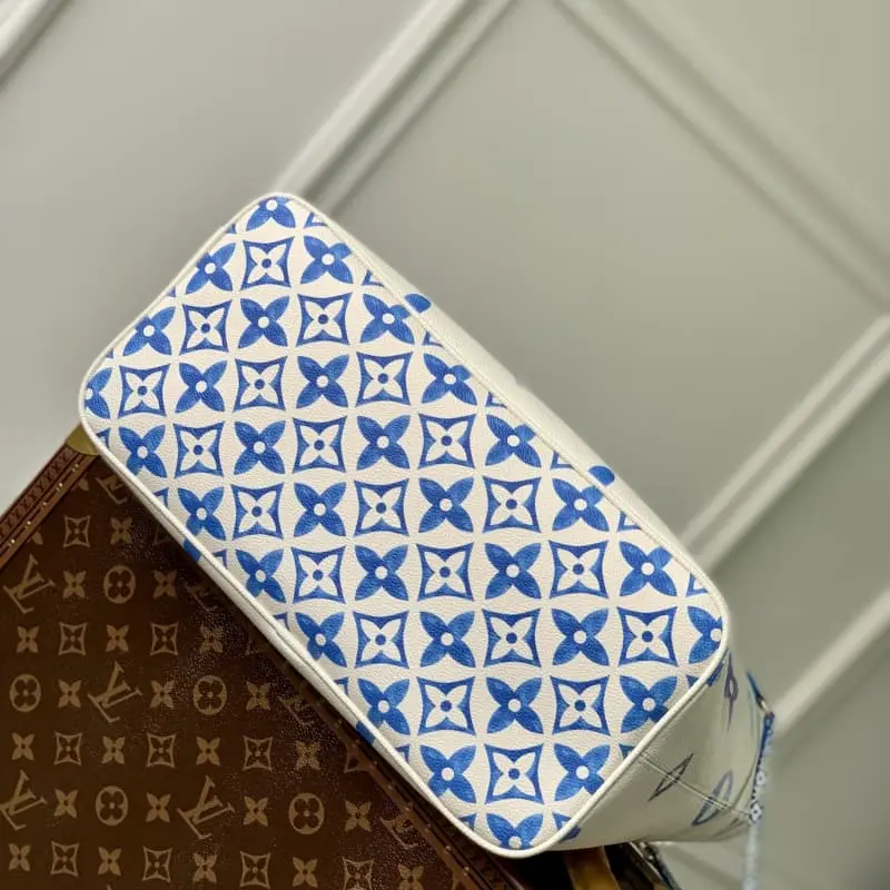 M22979 Blue 31x28x14cm High Quality Bags - Image 4