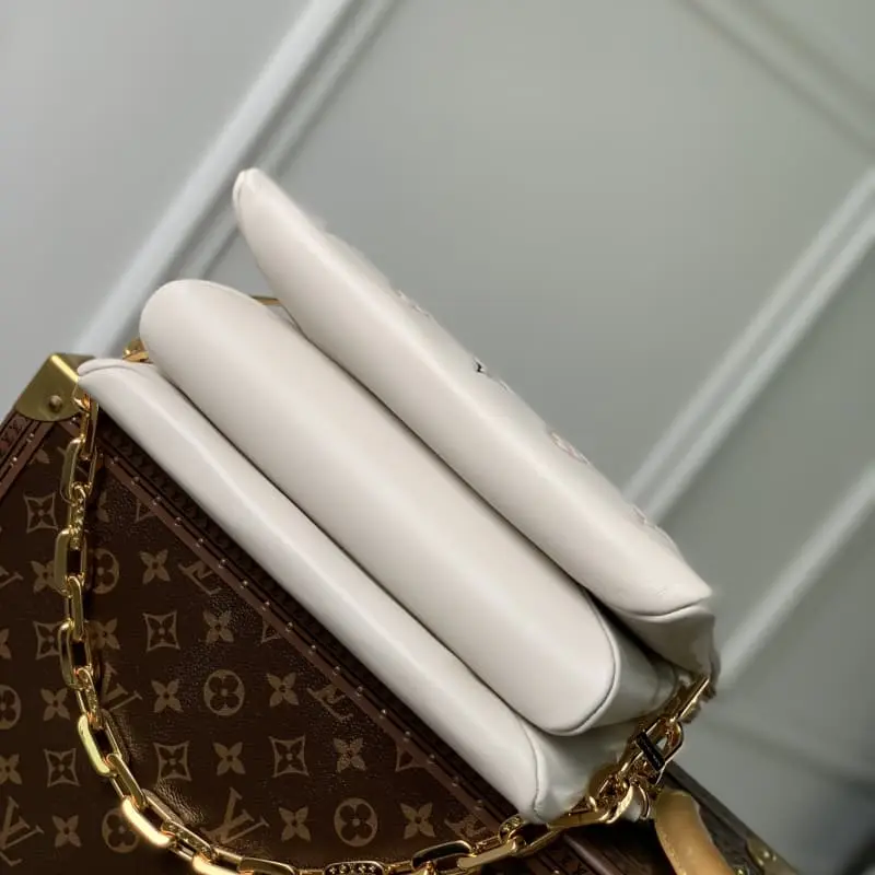 M57791 26x20x12cm High Quality Bags - Image 4