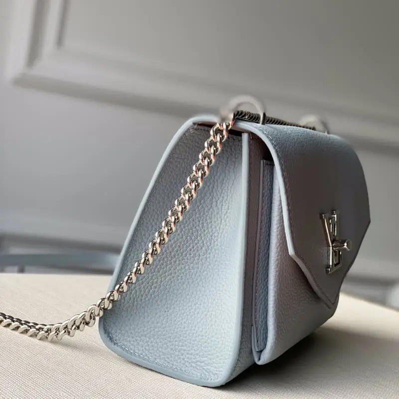 M56137 22.5x17x5.5cm High Quality Bags - Image 3