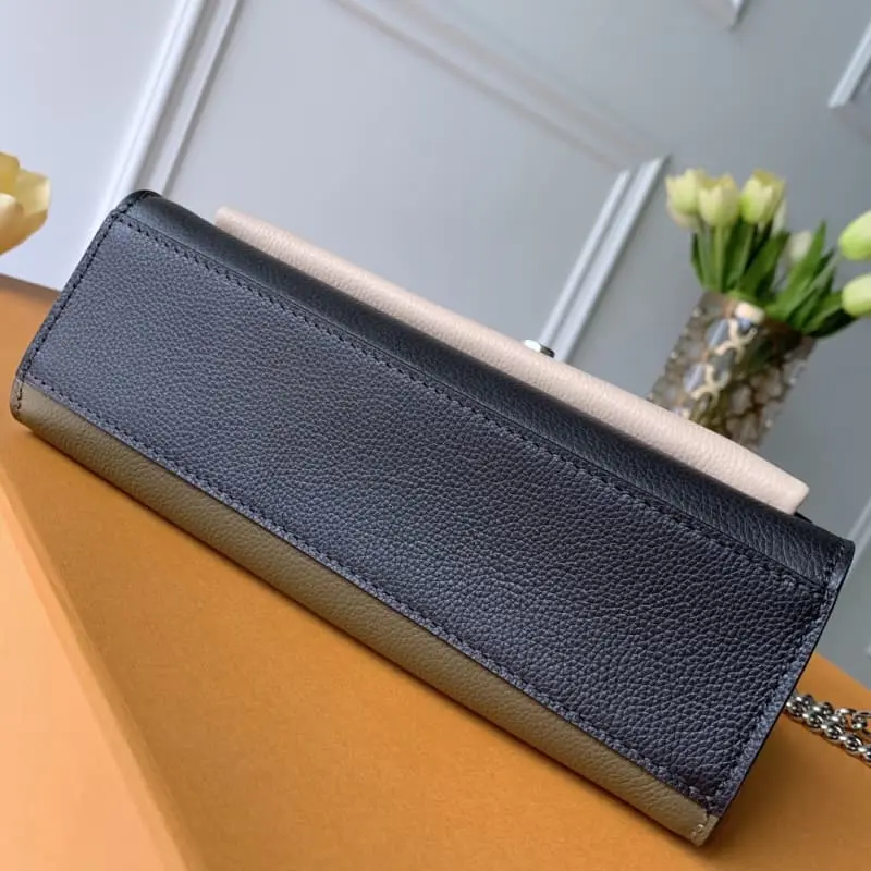 M51418 22.5x17x5.5cm High Quality Bags - Image 4