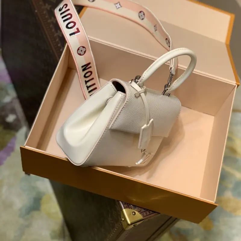 M58928 20x16x7.5cm High Quality Bags - Image 3