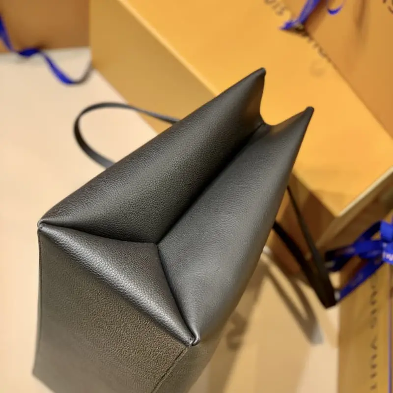 M57345 Black 42x28x15cm High Quality Bags - Image 3