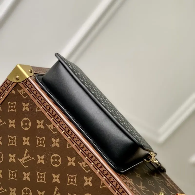 M82232 21.5x12.5x5cm High Quality Bags - Image 4