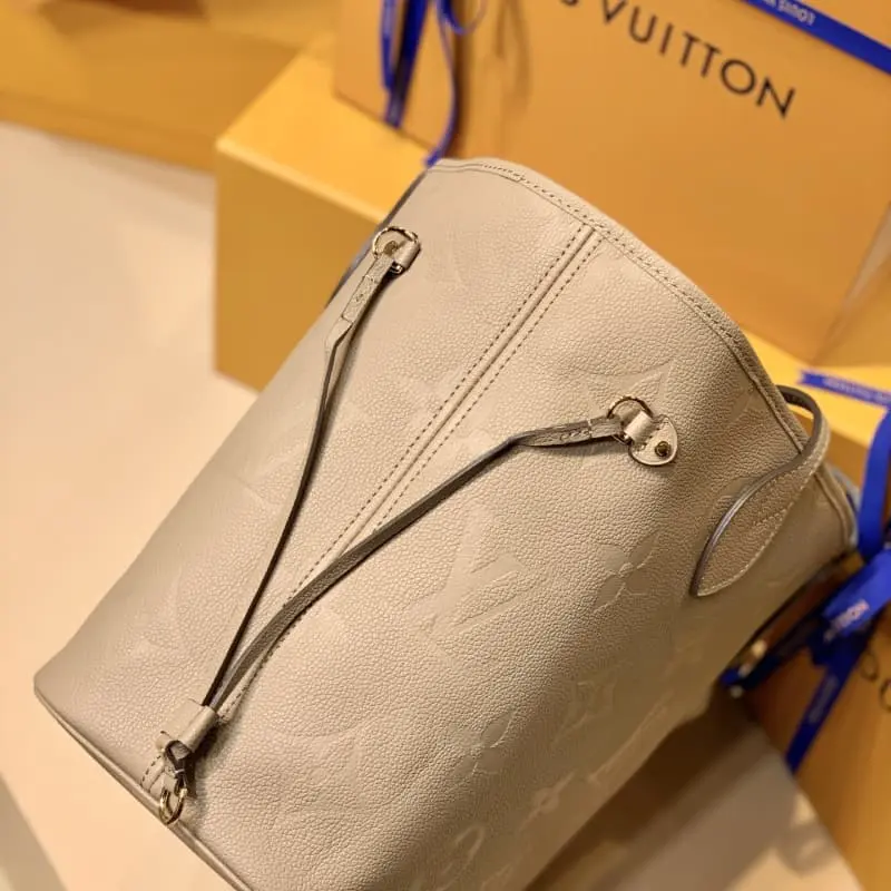 M45686 32x29x17cm High Quality Bags - Image 3