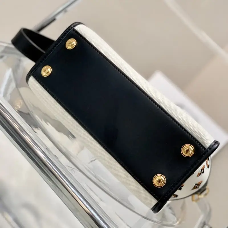 M95505 S1 25x20x12cm High Quality Bags - Image 4