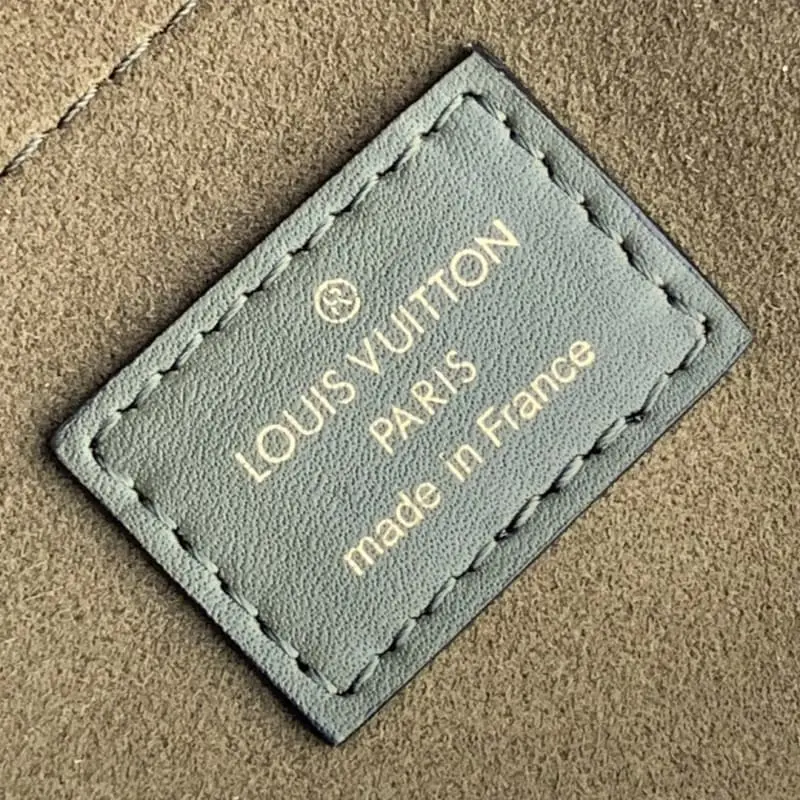 M44797 21x17x8cm High Quality Bags - Image 6