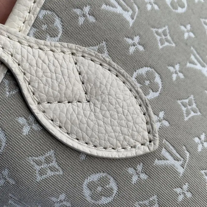 M40995 White 32x29x17cm High Quality Bags - Image 4