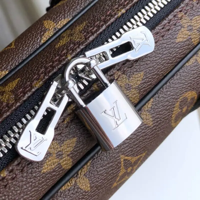 N52005 37x30x7cm High Quality Bags - Image 4