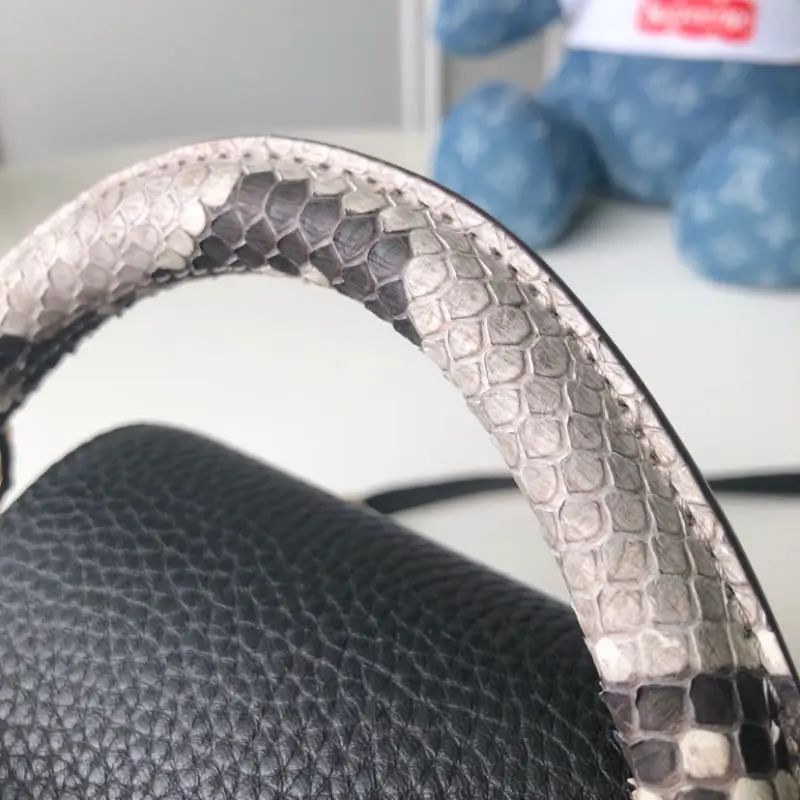 N92800 21x14x8cm High Quality Bags - Image 4