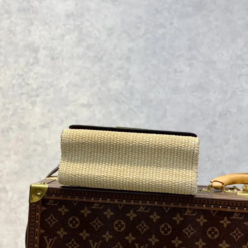 M57648 S1 23x17x9cm High Quality Bags - Image 4