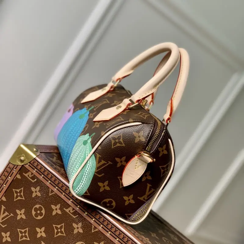 M46469 20x13x11cm High Quality Bags - Image 4