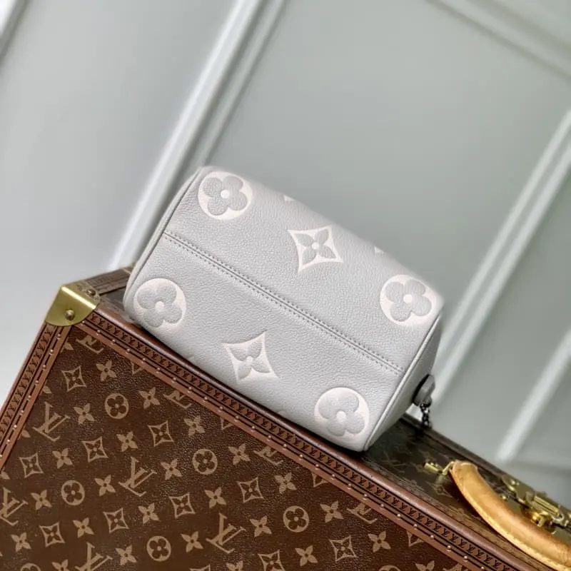 M14207 13.5x12x20.5cm High Quality Bags - Image 4