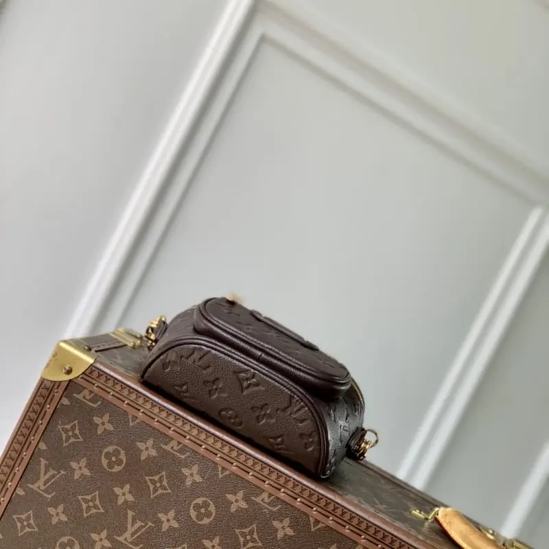 M13827 17x12x9.5cm High Quality Bags - Image 4