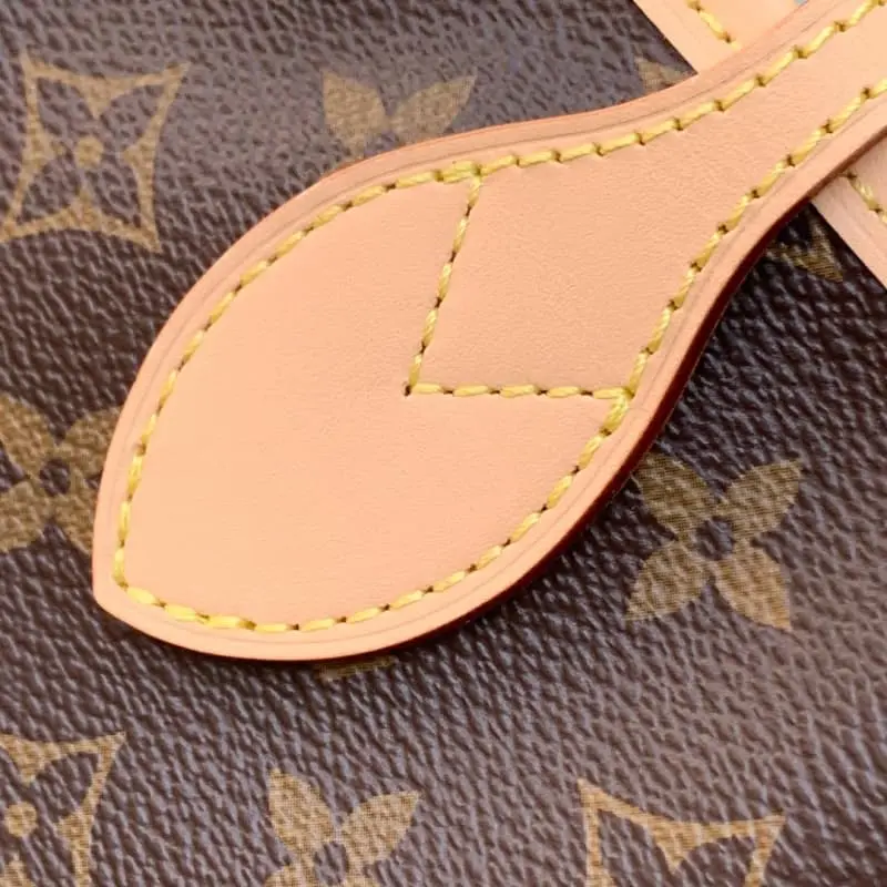 M11948 32x19x39cm High Quality Bags - Image 4