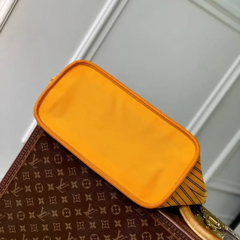 M11947 28x14x31cm High Quality Bags - Image 3