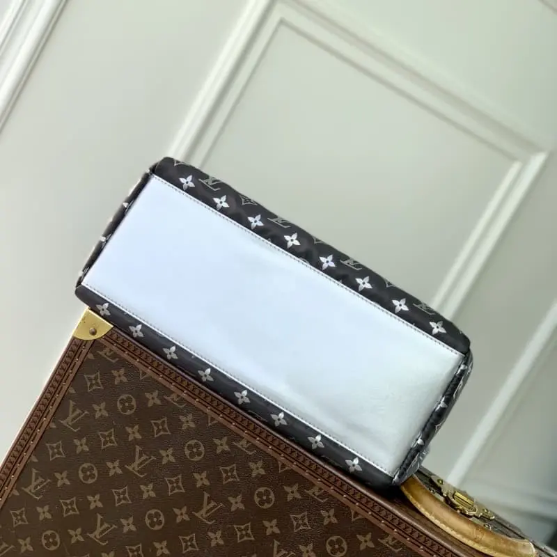 M11847 27x14x35cm High Quality Bags - Image 4