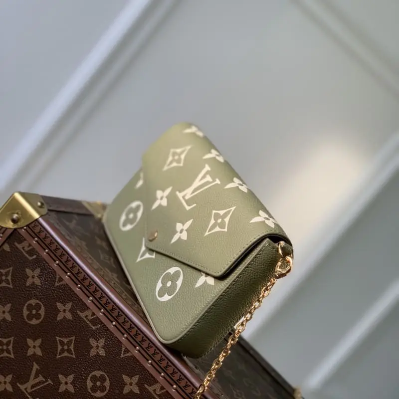 M64065 Grass Green 21x12x3cm High Quality Bags - Image 4