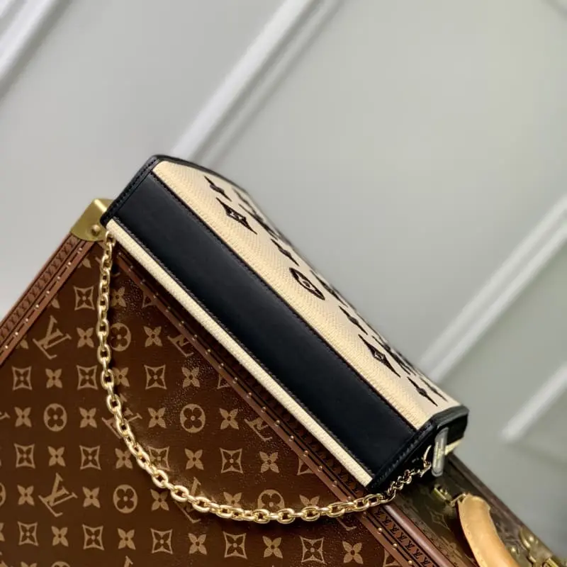 M82521 25x20x5.5cm High Quality Bags - Image 4