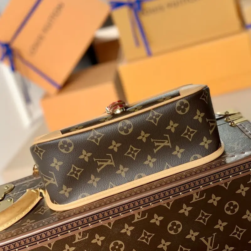 M45985 25x9x15cm High Quality Bags - Image 3