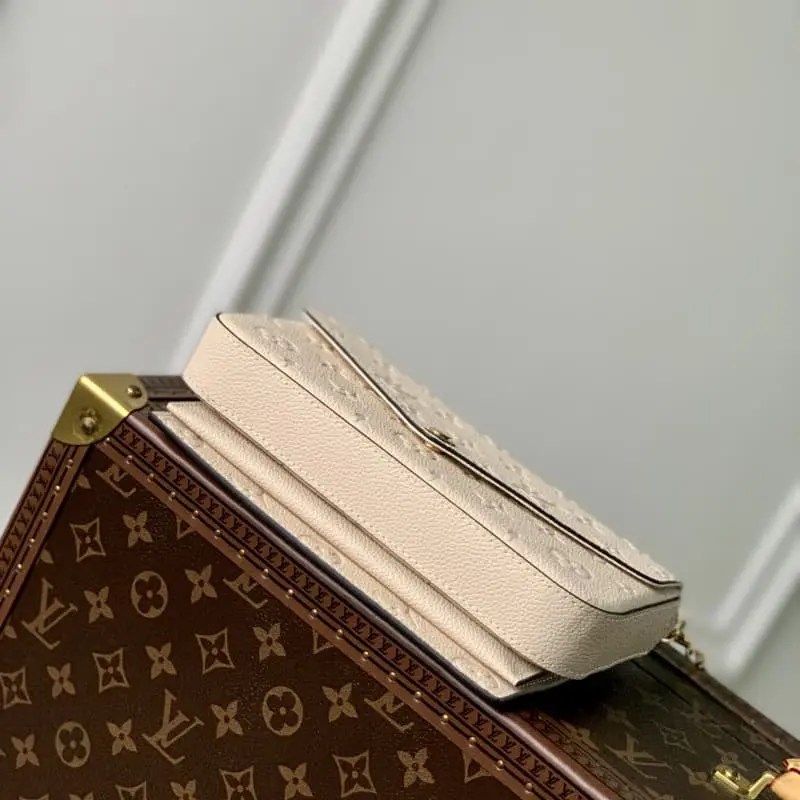 M82363 White (embossed) 21x12x3cm High Quality Bags - Image 4