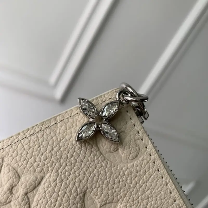 M12674 White 9x11.5x1.5cm High Quality Bags - Image 4