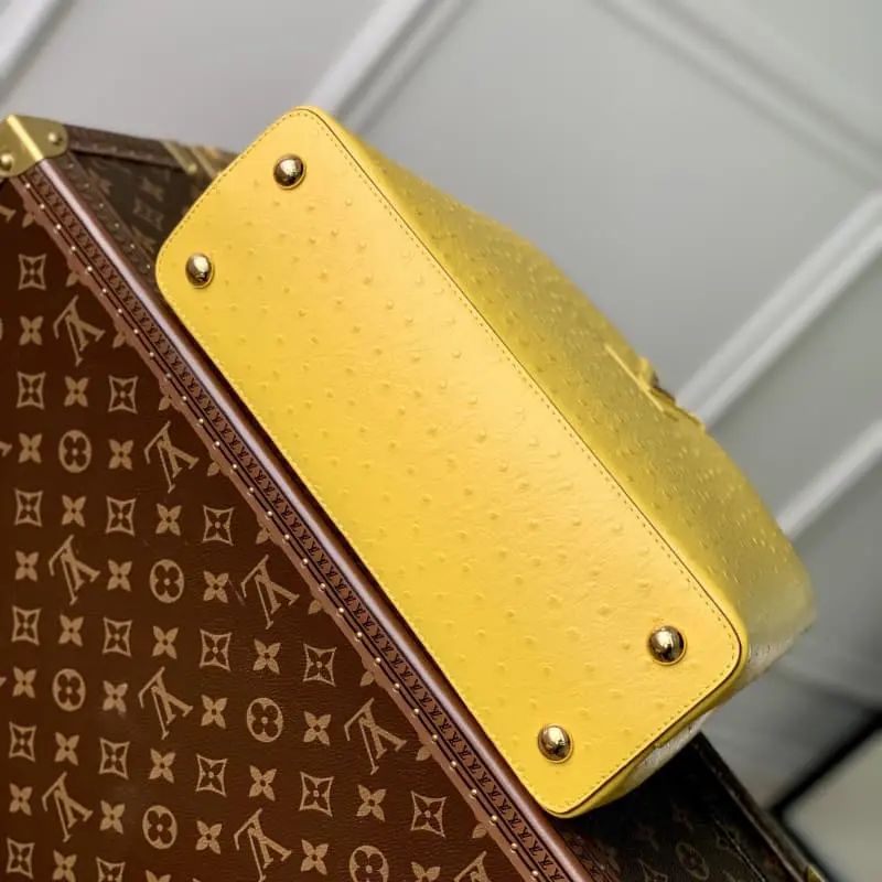 M93483 S2 31.5x20x11cm High Quality Bags - Image 4