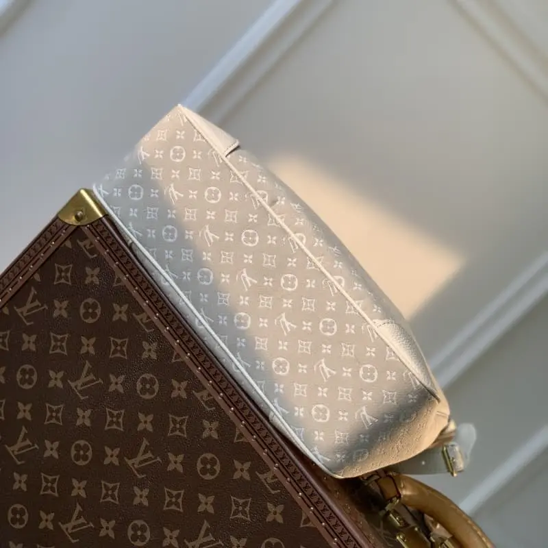 M95225 White 19x30x10cm High Quality Bags - Image 4